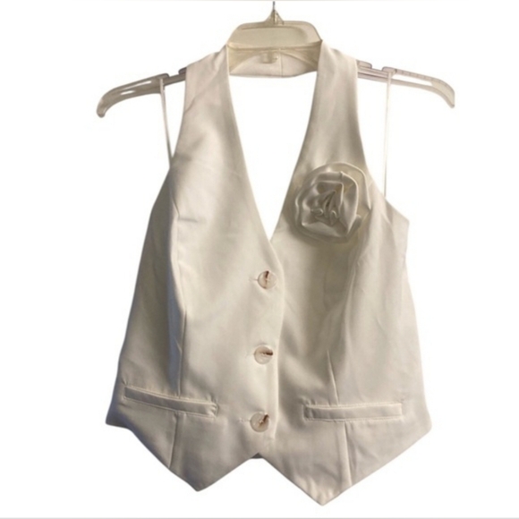 White Suit Style Vest with Floral Detail 🌸 - Picture 2 of 3